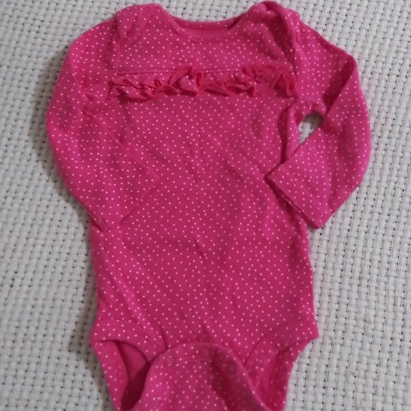 👶1 Outfit and 4 Long Sleeve Onesies - Picture 7 of 10